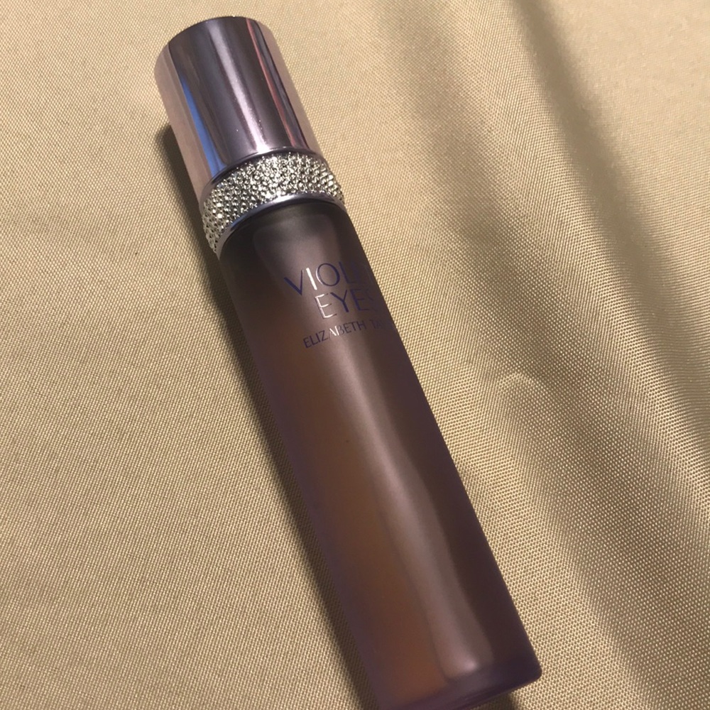 Violet Eyes by Elizabeth Taylor